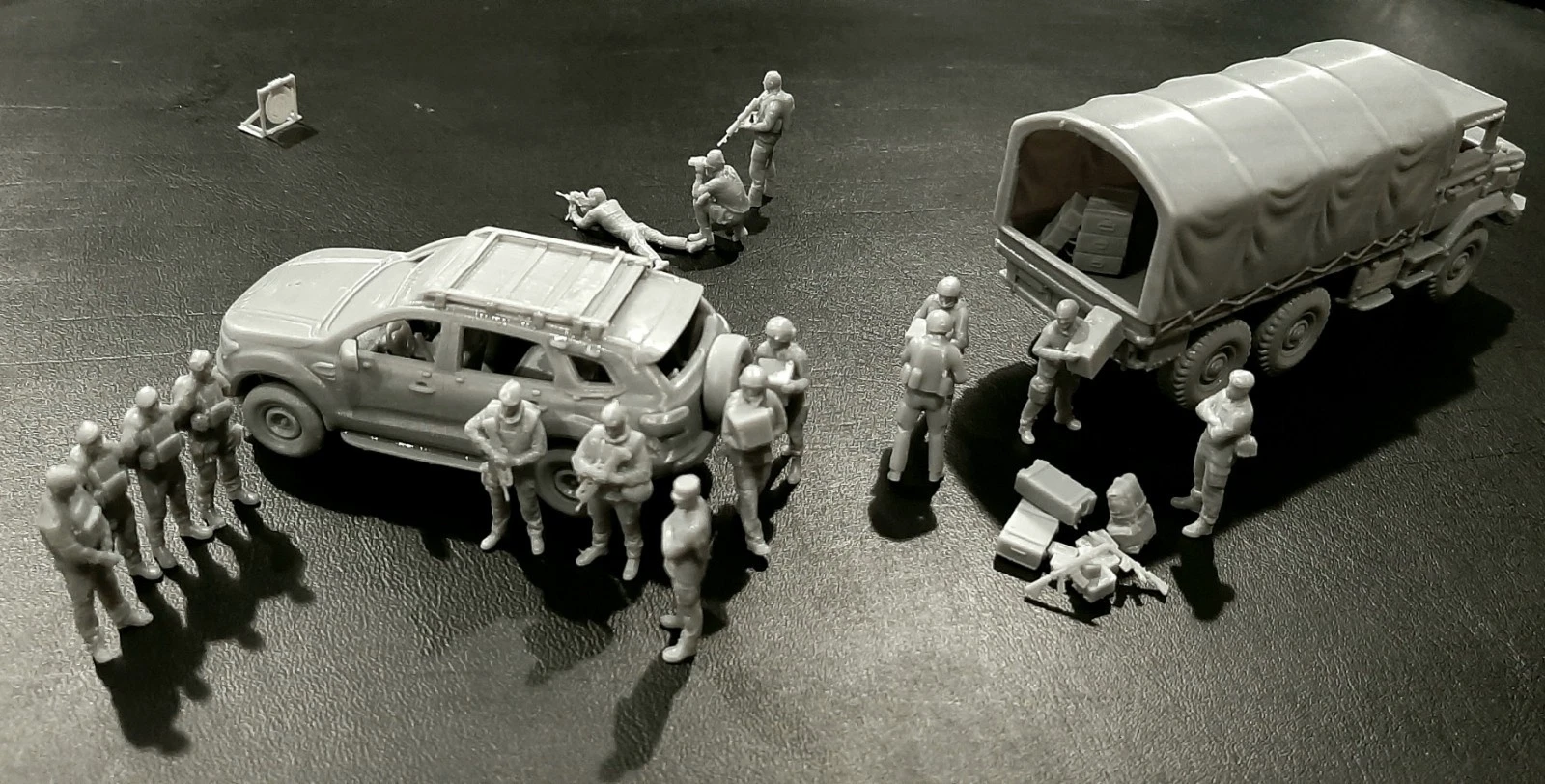 Convoi PMC assemblé, véhicules et figurines en résine